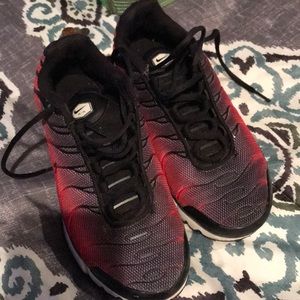 Red & Black Air Max